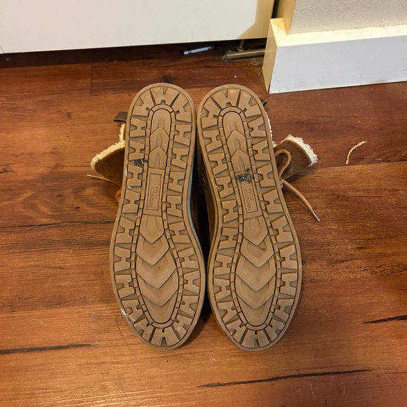 Lace up leather winter boots with sherpa lining - Picture 4 of 4